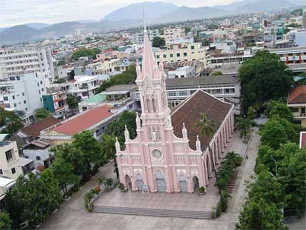 Độc đáo kiến trúc kiểu Pháp tại nhà thờ con gà Đà Nẵng